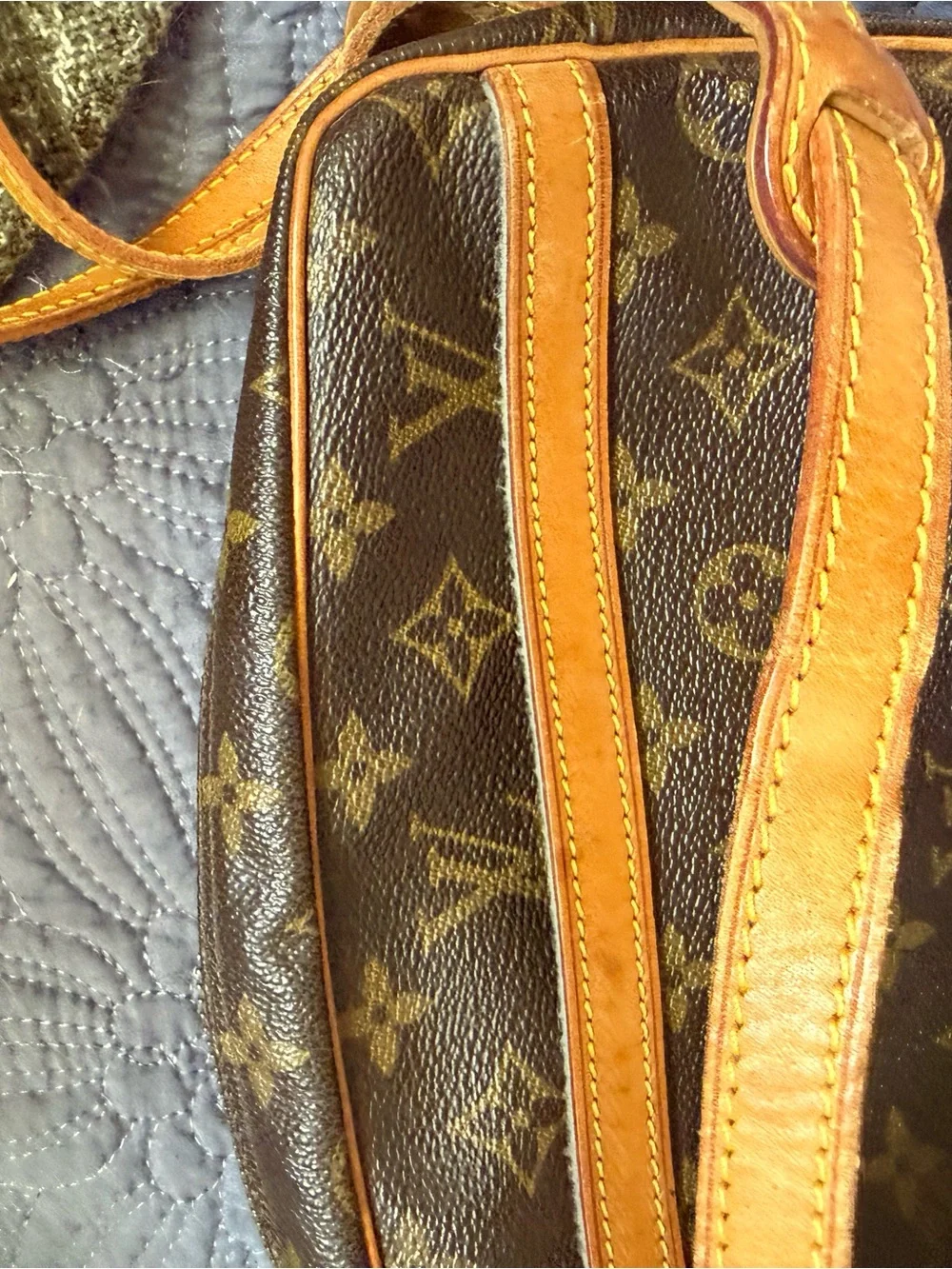 Louis Vuitton pocket see adjustable